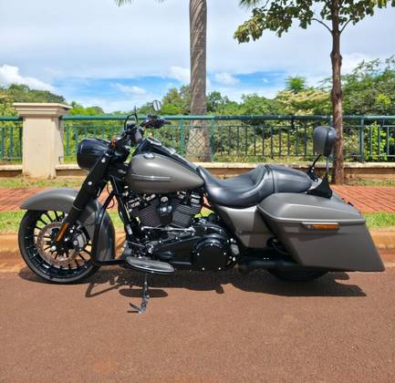 HARLEY-DAVIDSON ROAD KING SPECIAL 